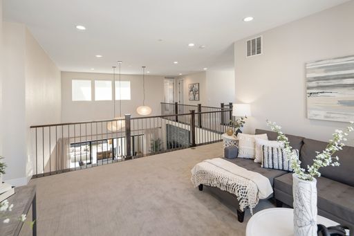 Building Photo - 6 Bedroom 5.5 Bathroom Single Family Home ...