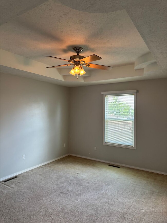 Building Photo - Gorgeous 3 Bedroom home for rent in Nixa, MO!