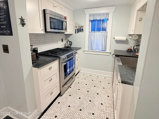 Primary Photo - 623 Grant St