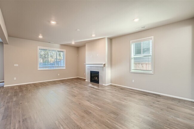 Building Photo - Stunning design and spacious floor plan nestled in the amazing Tahoma Ridge neighborhood.