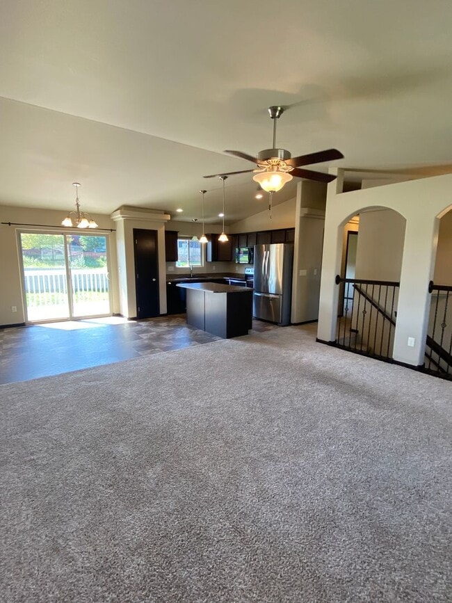 Building Photo - ** SPECIAL MOVE-IN OFFER ** 4 Bedroom, 3 B...
