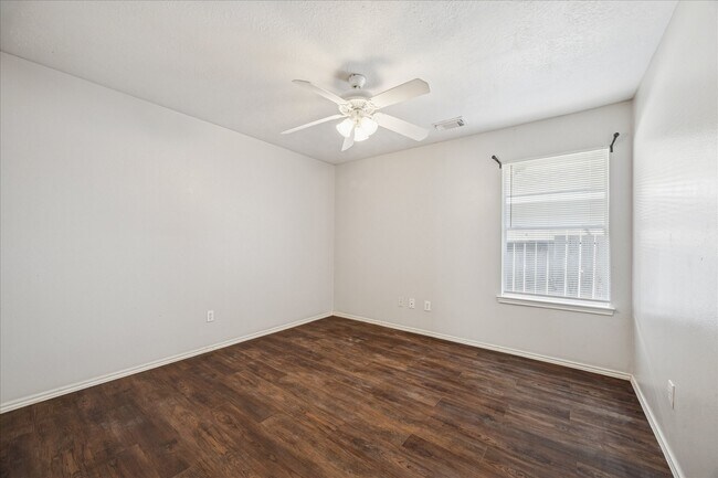 Building Photo - 448 Sandstone Creek Ln