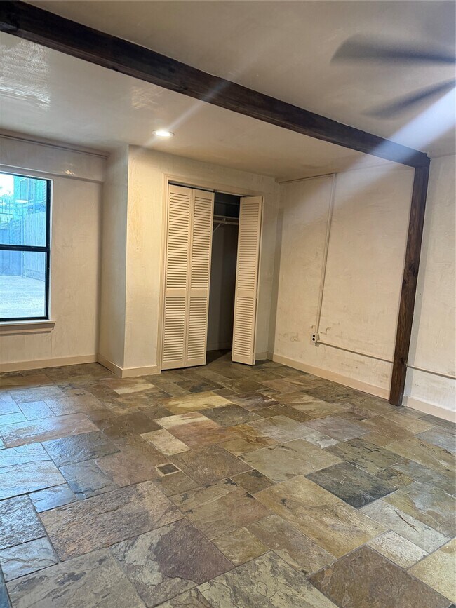 Building Photo - 239 1/2 Westheimer Rd