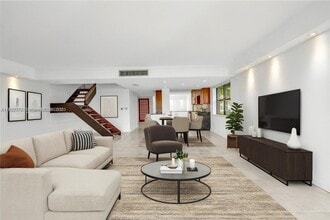 Building Photo - 295 Fern Dr