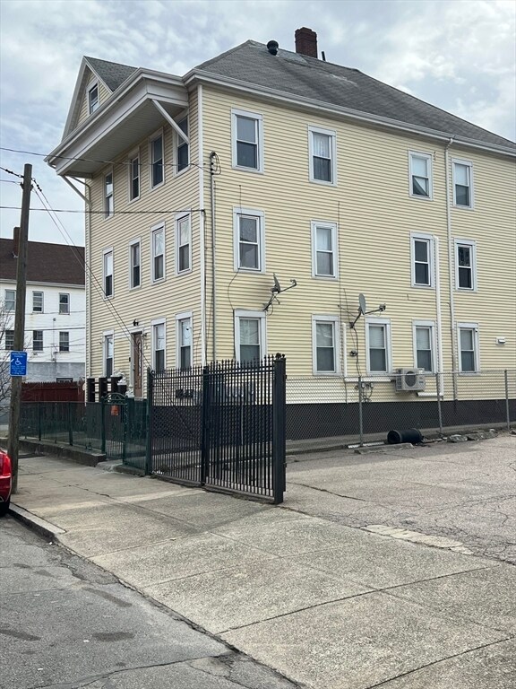 Building Photo - 60 Cove St