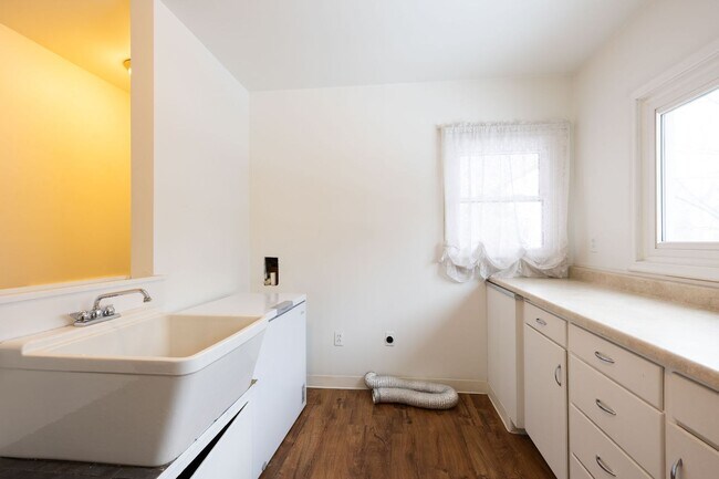 Building Photo - R134IC