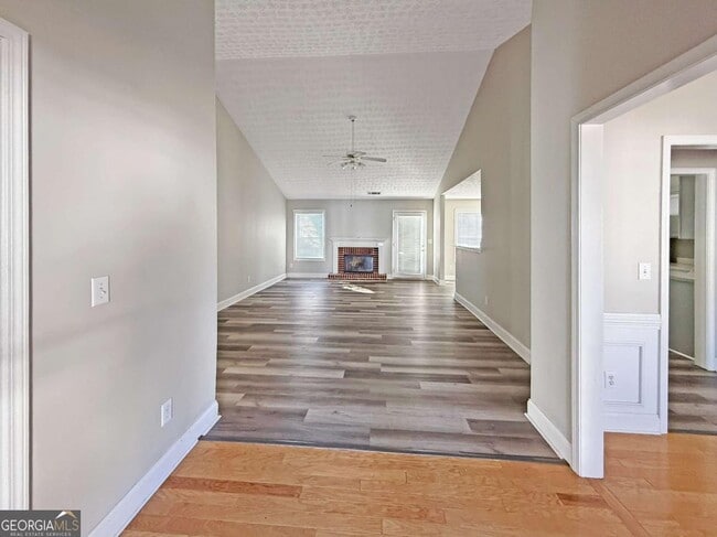 Building Photo - 3028 Express Ln NE