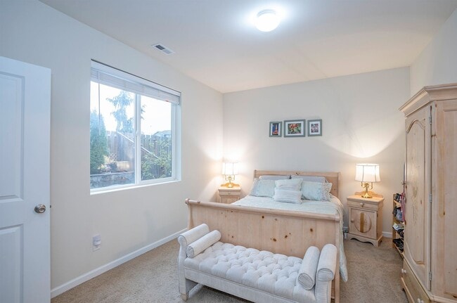 Building Photo - Welcome to Ridgeview Estates – Spacious Home with a Fenced Yard!