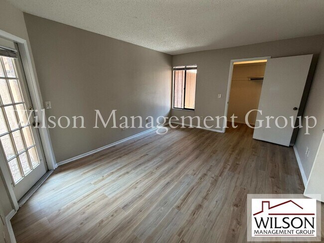 Building Photo - 220 Sunshower Ct