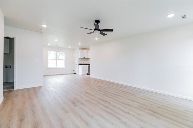 Building Photo - 1802 S 14th Pl