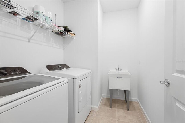 Building Photo - 6587 Silverstar Dr