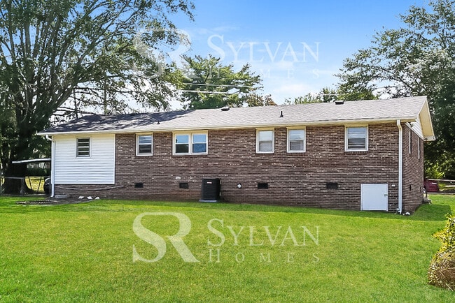 Building Photo - 218 Lily St