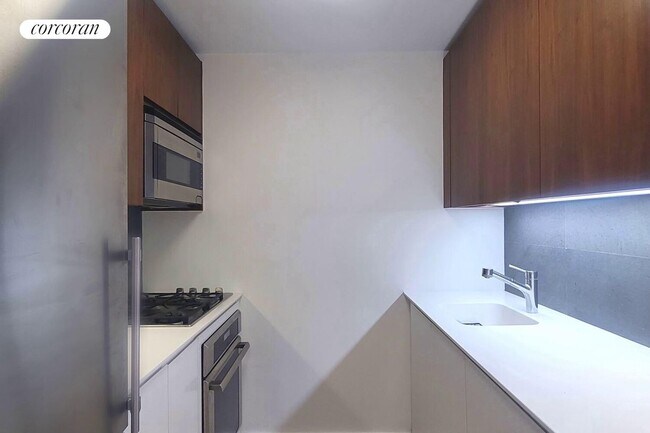 Building Photo - 515 E 72nd St