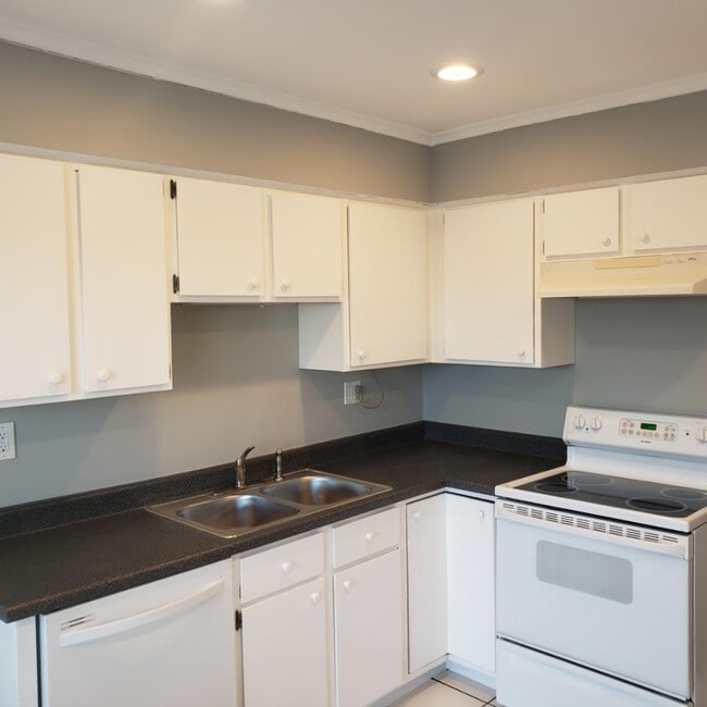 Building Photo - 9315 Hamilton Ct