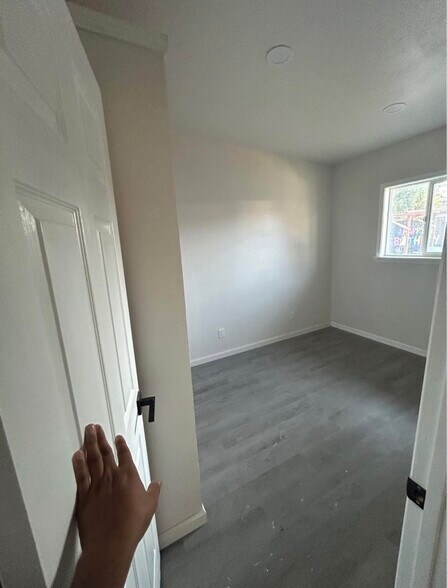 Building Photo - 150 Merrill Dr