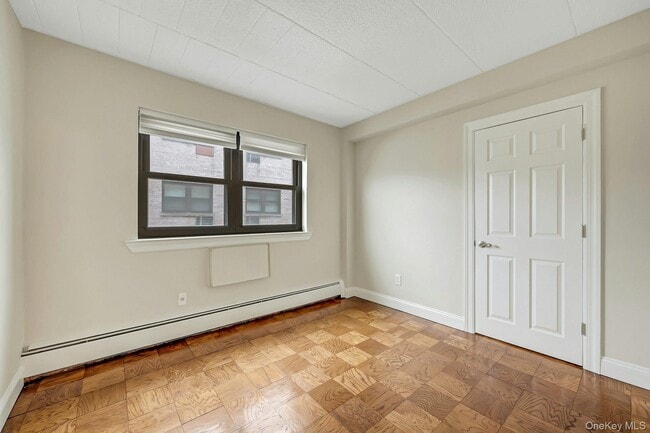 Building Photo - 505 White Plains Rd