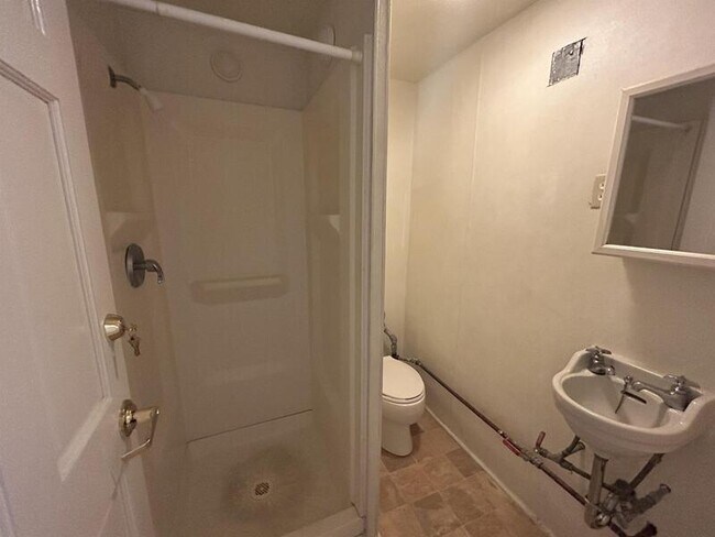 Building Photo - 240 W Lakelawn Pl