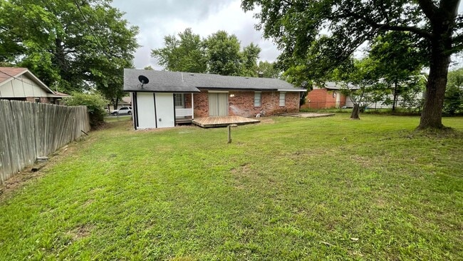 Building Photo - inviting & comfortable3 Bed 1 Bath House