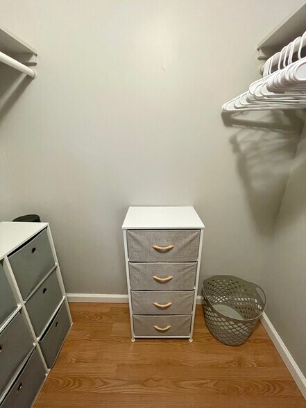 Master closet. - 1521 Alexander St