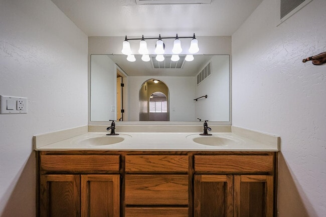 Building Photo - 3031 N Civic Center Plaza