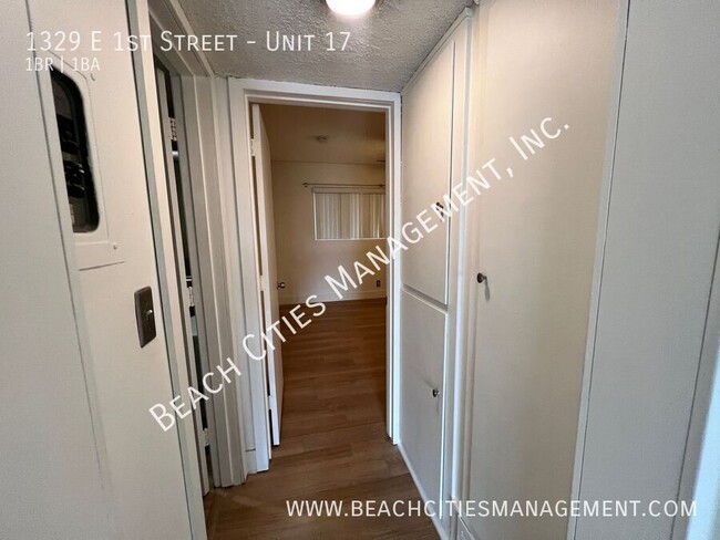 Building Photo - Stunning 1 Bedroom 1 Bath Condo Just One B...