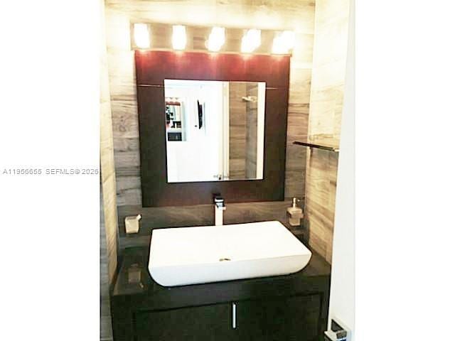 Building Photo - 100 Lincoln Rd