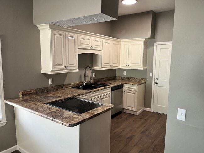 Building Photo - 3 Bed / 1 Bath Home Downtown Corbin