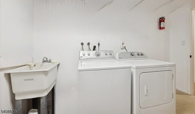 Building Photo - 103 Park Ave