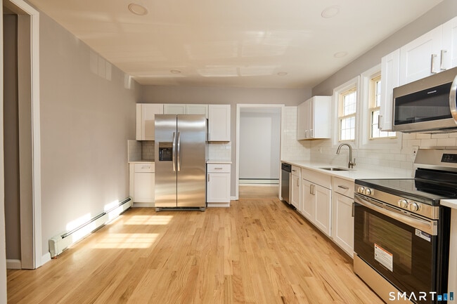 Building Photo - 121 Johnson St