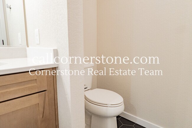 Building Photo - 3683 Levy Pk Dr