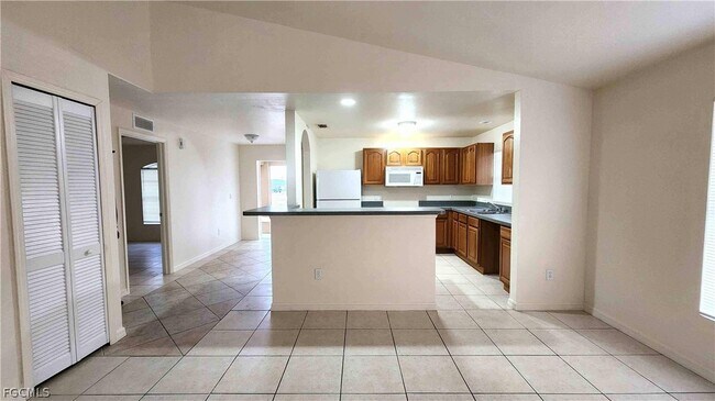 Building Photo - 2145 Fairway Dr