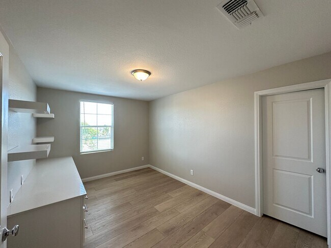 Building Photo - 4283 Tarim St