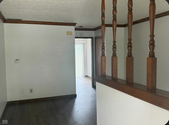 Building Photo - 637 Joy Dr