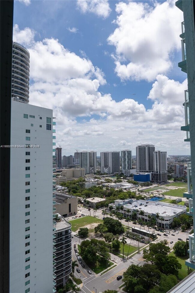 Building Photo - 1900 N Bayshore Dr