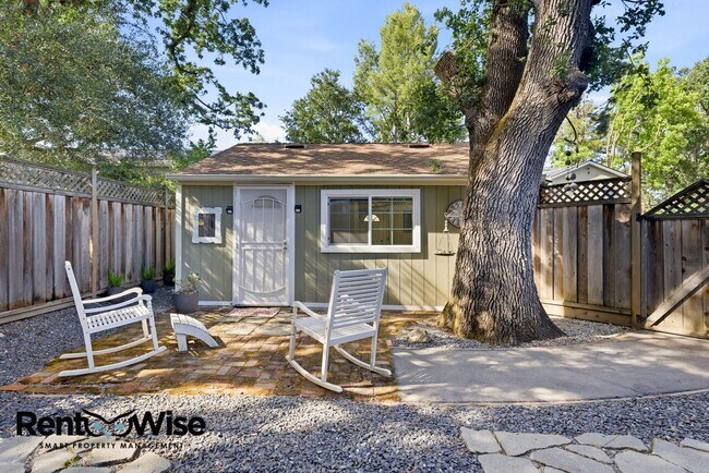 Building Photo - Chestnut Garden Patio Apartments