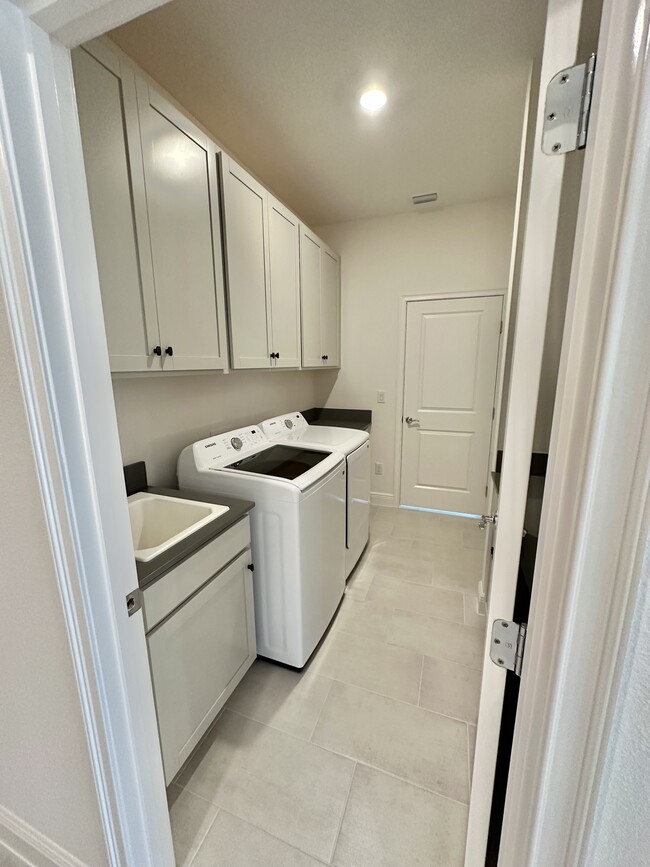 Building Photo - 4874 Shady Pnes Dr