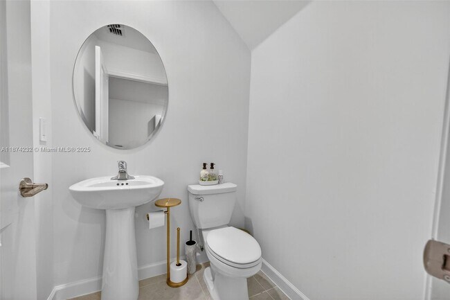 Building Photo - 26437 SW 149th Ave