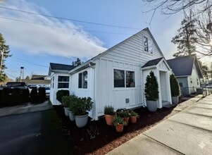 Building Photo - Modern Luxury Meets Small Town Charm in Your New Gladstone Home! Water,Sewer, PGE & NW Natural in...