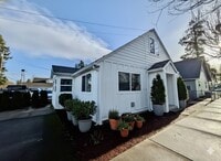 Building Photo - Modern Luxury Meets Small Town Charm in Your New Gladstone Home! Water,Sewer, PGE & NW Natural in...