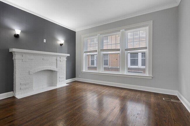 Building Photo - 1114 W Glenlake Ave