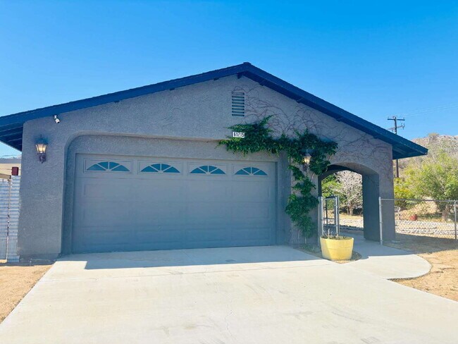 Building Photo - Rare Opportunity for Spacious, Modern Sout...