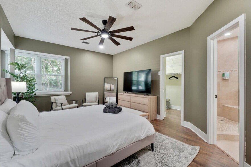 Building Photo - 2200 Glenbrook St