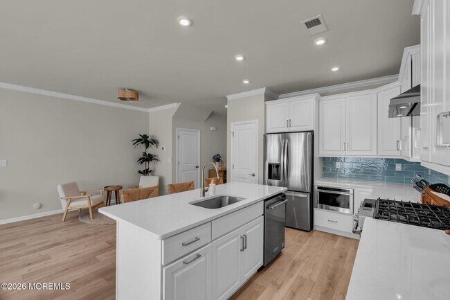 Building Photo - 22 Coburgh Dr