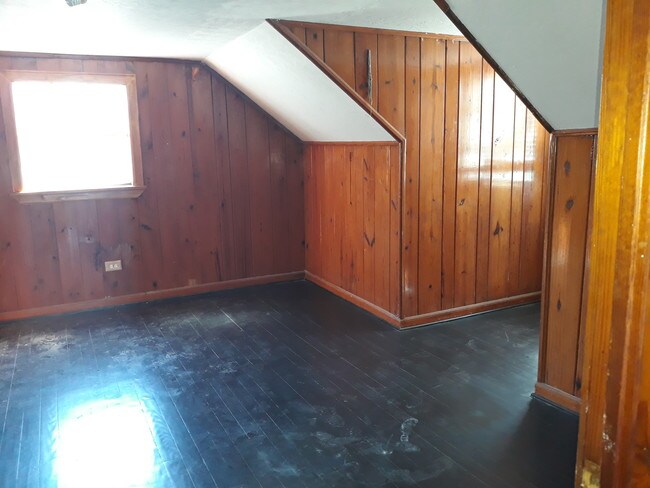Upstairs Bedroom 4 - 2021 Santa Rosa St