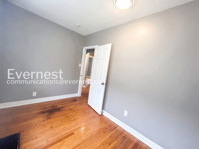 Building Photo - 5932 Floy Ave