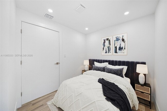 Building Photo - 5900 NW 5th Ct