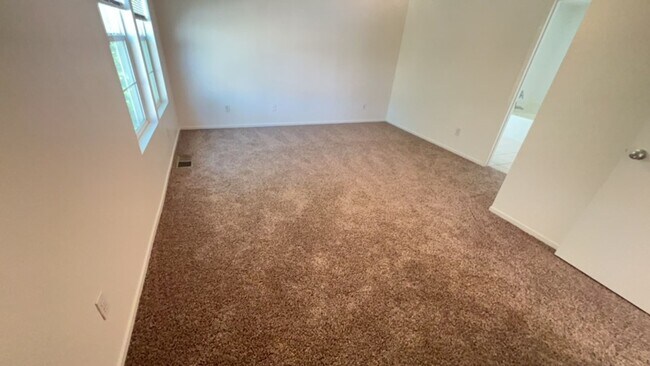 Building Photo - 3749 Compass Pointe Ave