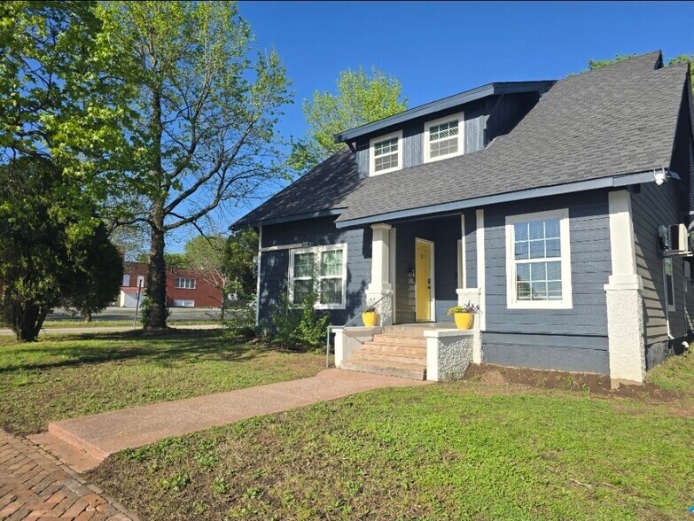 Building Photo - 1536 N Robberson Ave