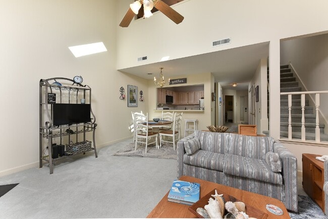 Building Photo - "Charming 2-Bed, 2-Bath Townhouse Retreat with 1,251 Sq Ft of Comfort in Wilmington!"