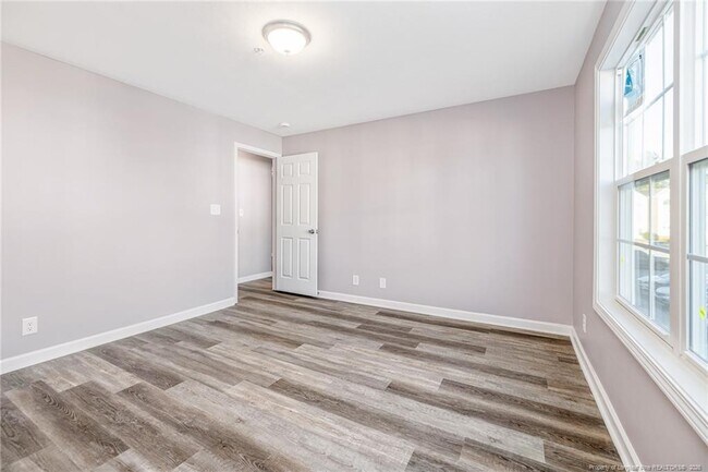 Building Photo - 264 Waterdown Dr